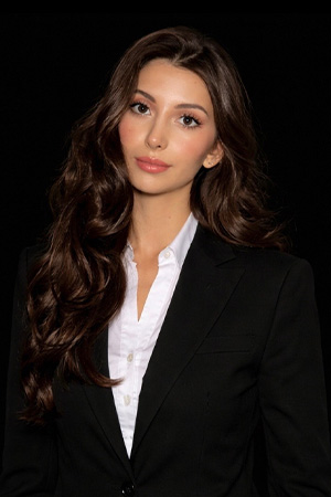 Headshot of Nusha Nasiri